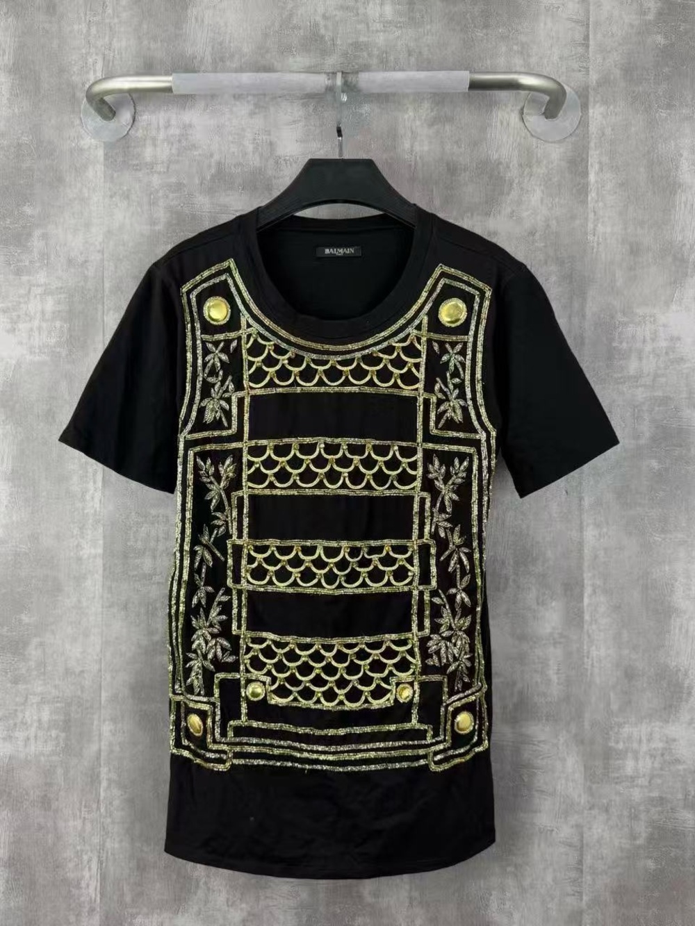 🚩steal Balmain Black Tee with Gold Embellished Scallop Motif